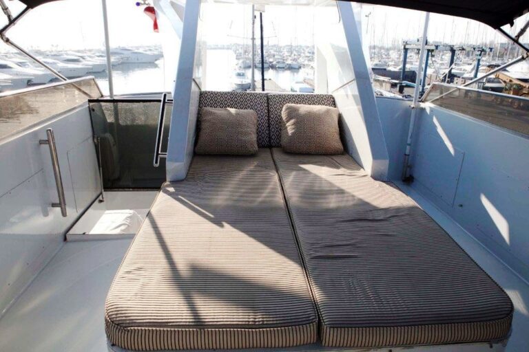 Yacht S & U - Flybridge Sunpads