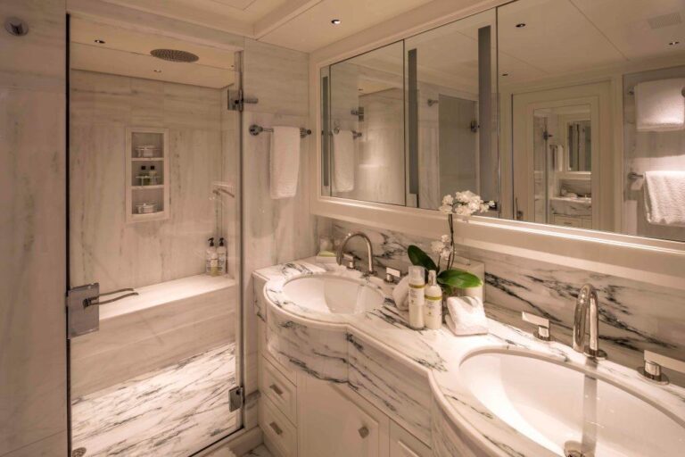 Yacht SAMADHI - Guest bath