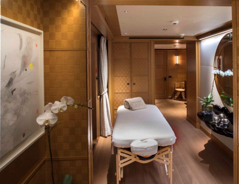 Yacht SAMADHI - Massage table