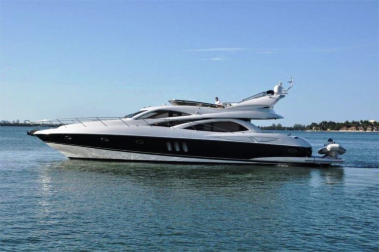 Yacht SAYANORA - Side View