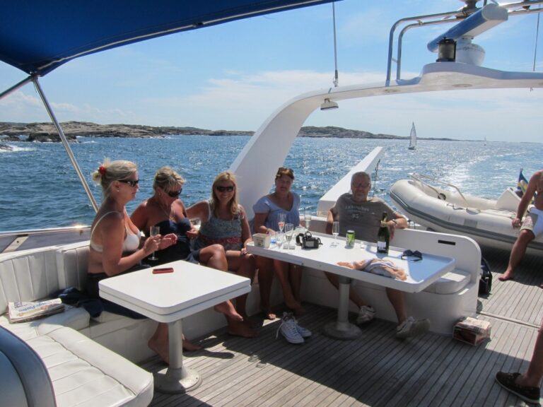 Yacht SEA DREAM -  Cocktails on the Flybridge