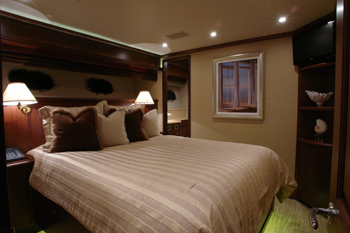 Yacht SEAS THE MOMENT - Double Cabin