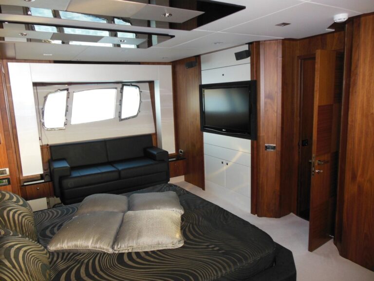 Yacht SKYFALL - Master Cabin 2
