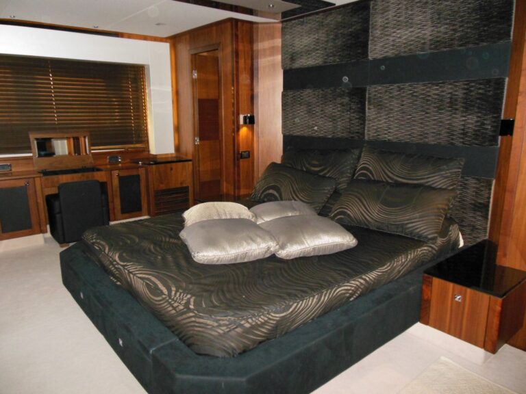 Yacht SKYFALL - Master Cabin