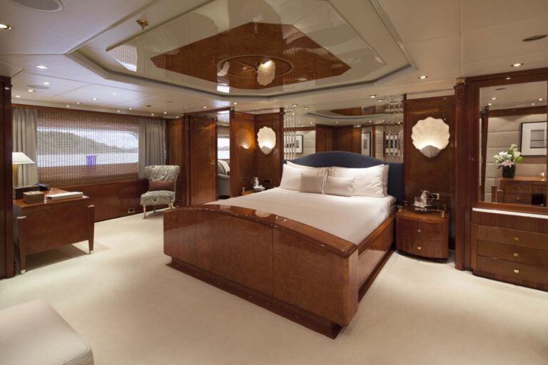 Yacht STARFIRE -  Master Cabin