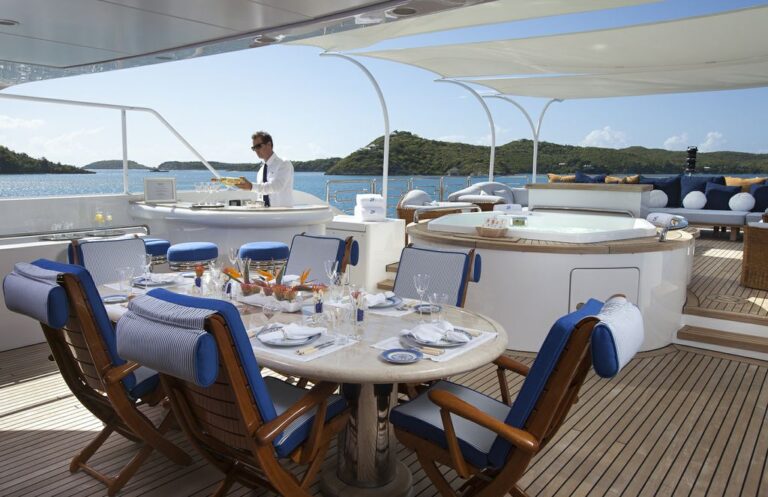 Yacht STARFIRE -  Sundeck Dining