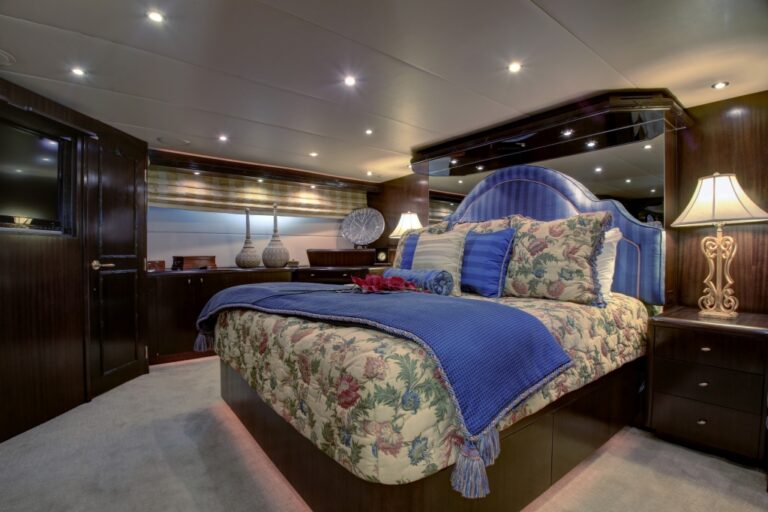 Yacht SUNDAY MONEY - 018