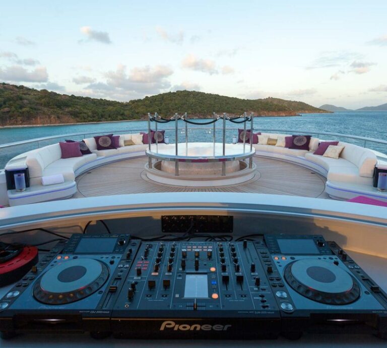 Yacht Solandge - Disco Deck