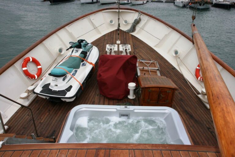 Yacht Southern Cross - Looking forward