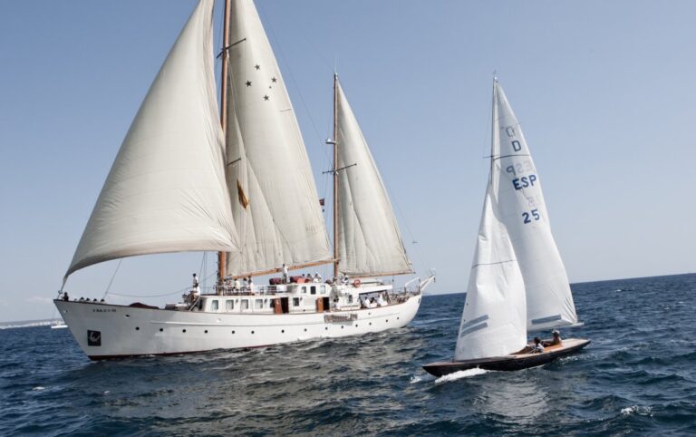Yacht Southern Cross - Sailing