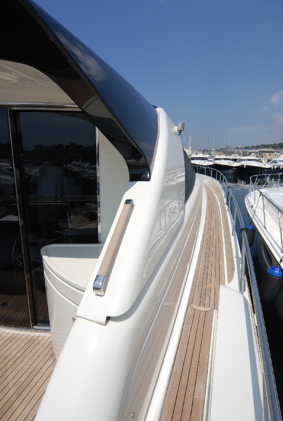 Yacht TEONE - Side Deck