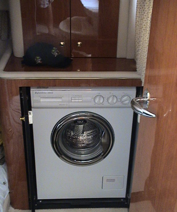 Yacht TOP SECRET -   Laundry