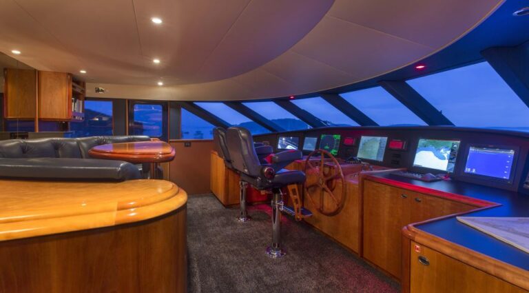 Yacht TRISARA -  Wheelhouse