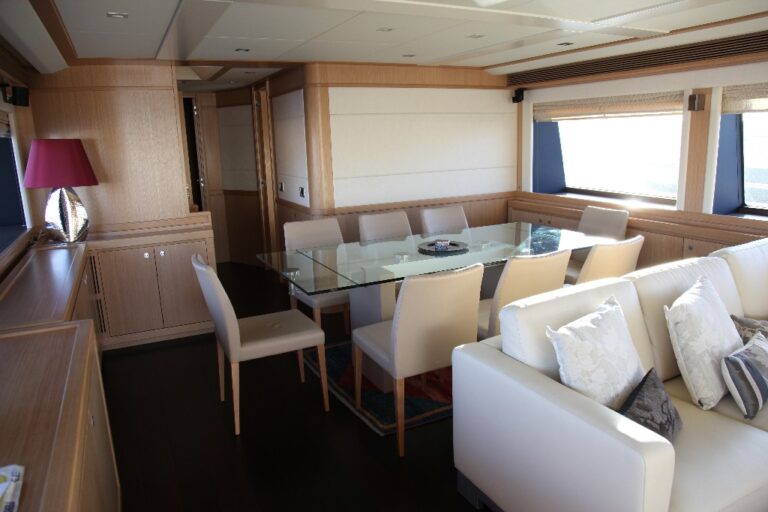 Yacht ULYSSIA - Dining area