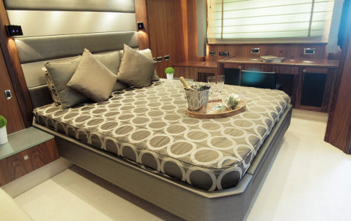 Yacht VIBE -  Master Cabin
