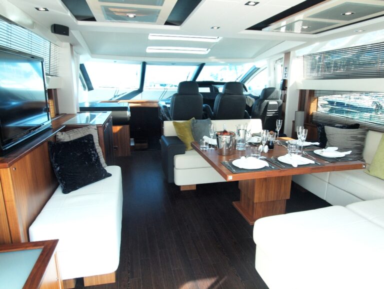 Yacht VIBE -  Salon and Dining