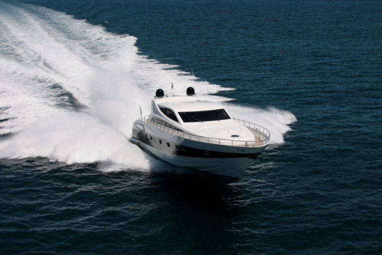 Yacht WELL DONE - Cruising at speed