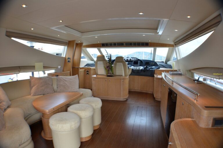 Yacht WELL DONE - Salon