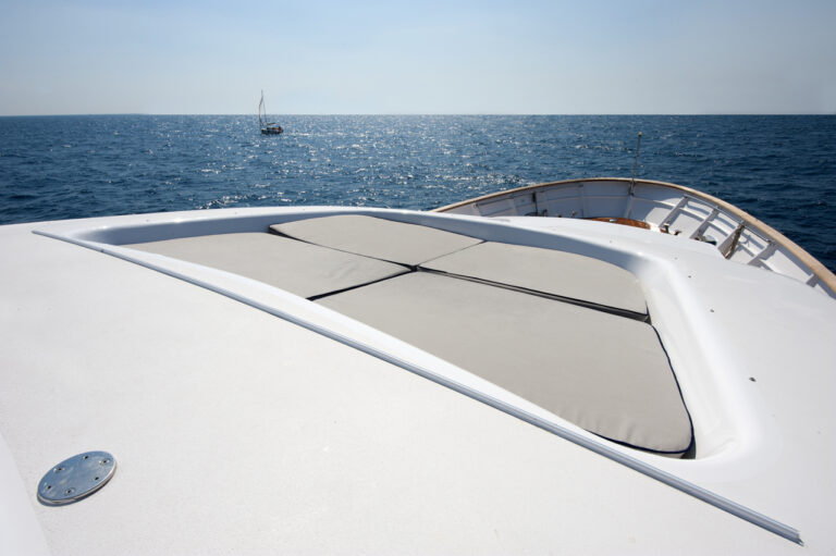 Yacht WOLF TWO - Foredeck