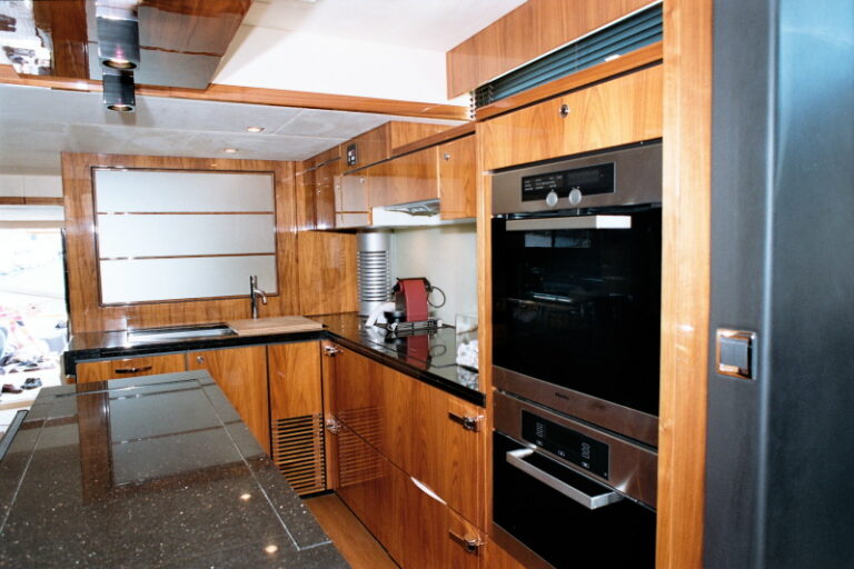 Yacht XCHE - Galley