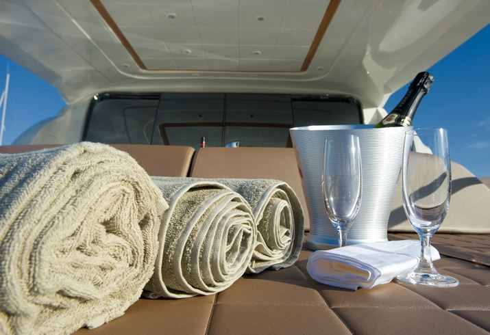 Yacht YUMI - Aft Deck Sunpads