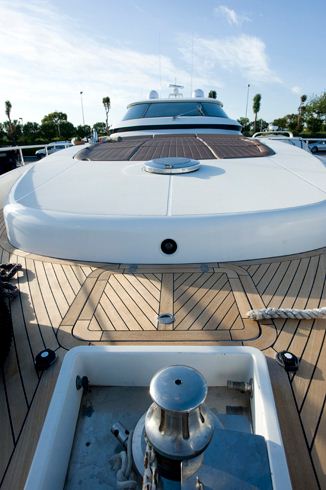 Yacht YUMI - Foredeck