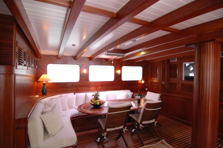 Zephyria II -  saloon 2