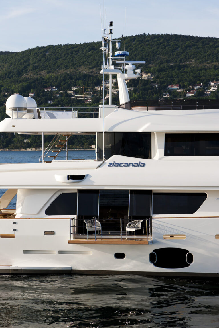 Ziacanaia motoryacht N33 by Custom Line - Ferretti Group - Panoramic Terrace