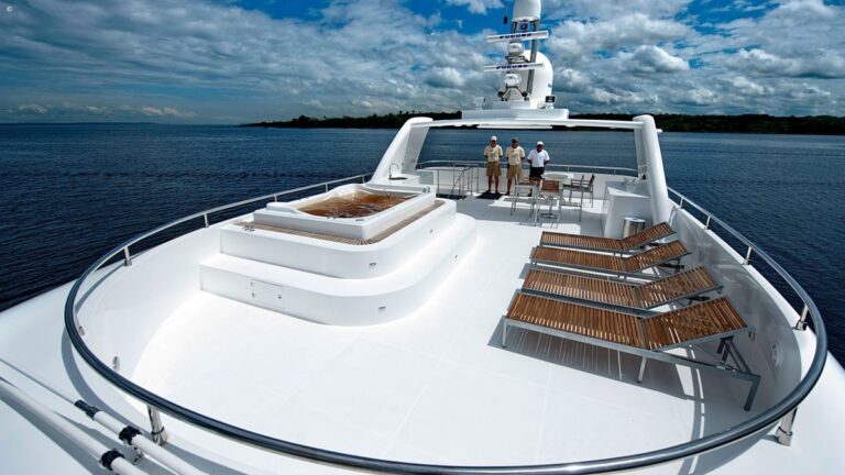 Flybridge with sun loungers and Jacuzzi