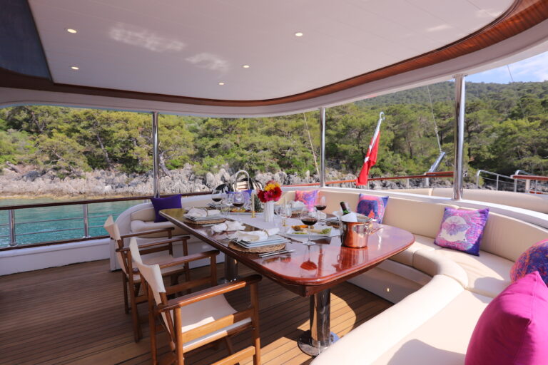 Aft Deck- Dining