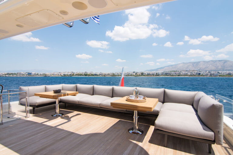 Aft Flybridge