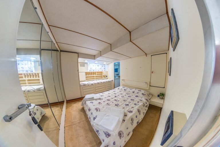 Aft Starboard Cabin