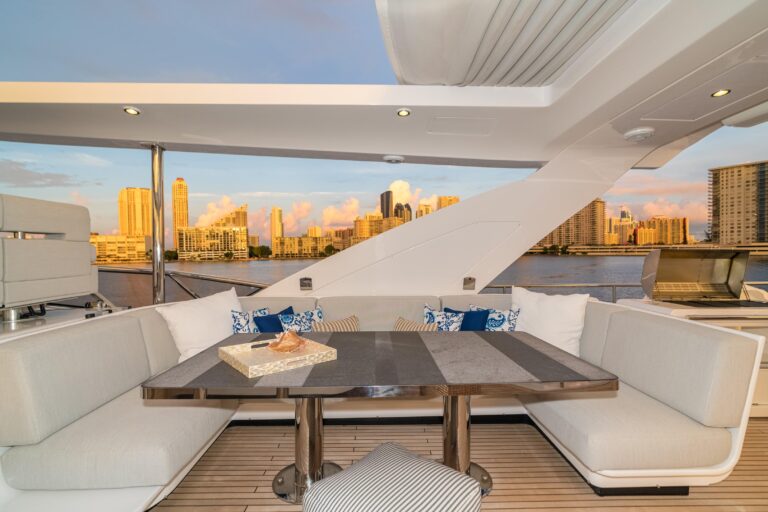 Alfresco Dining On Flybridge