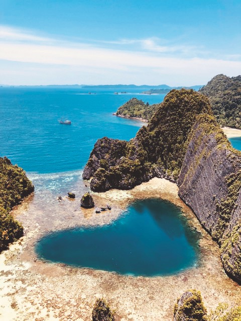 Beautiful Heart Shaped Sea Pool