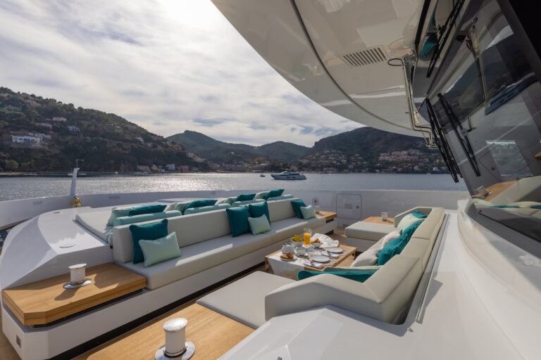 Bow Lounge