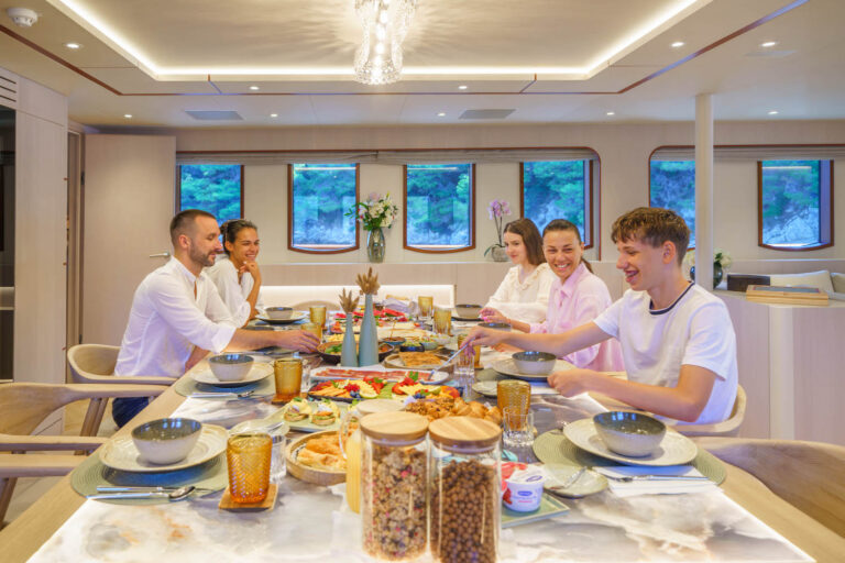 Breakfast Inside - Lifestyle