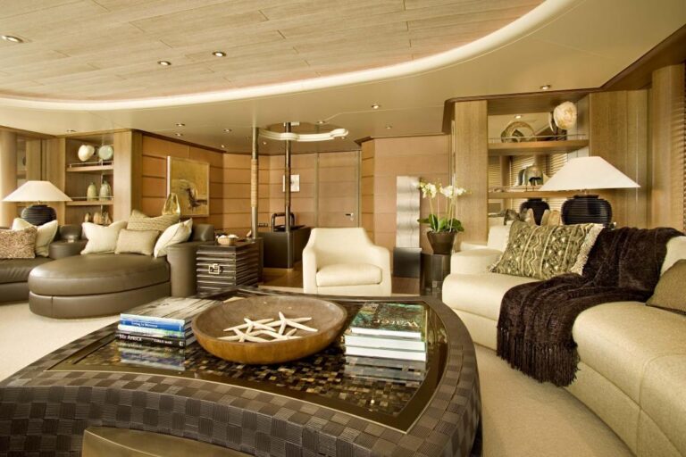 Bridge Deck Lounge