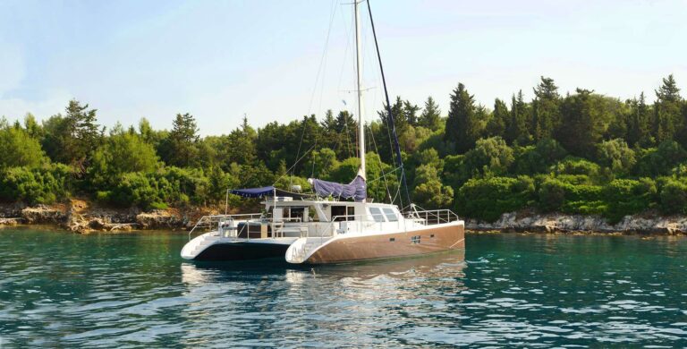 Catamaran Mystique