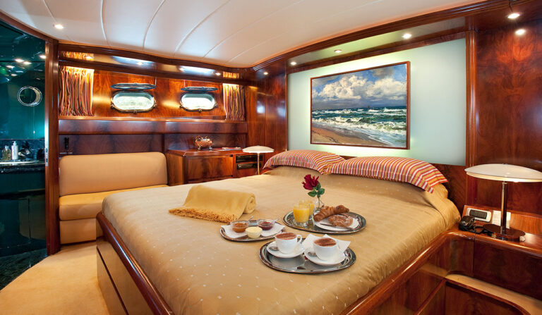 Guest cabin