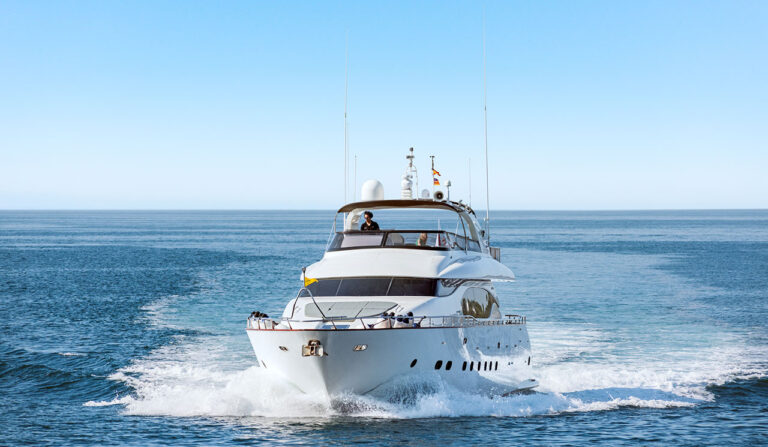 Cento Luxury Yacht - Underway