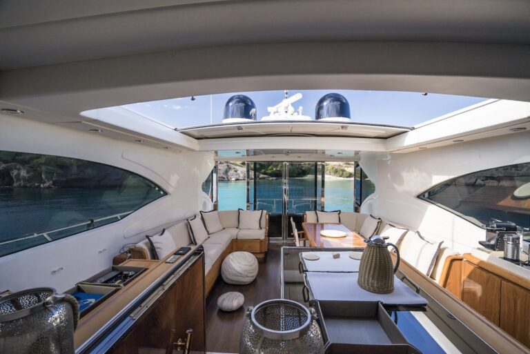 Cockpit-stern