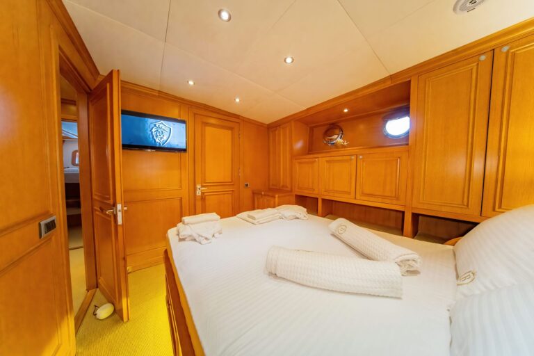 Double Cabin For Guests