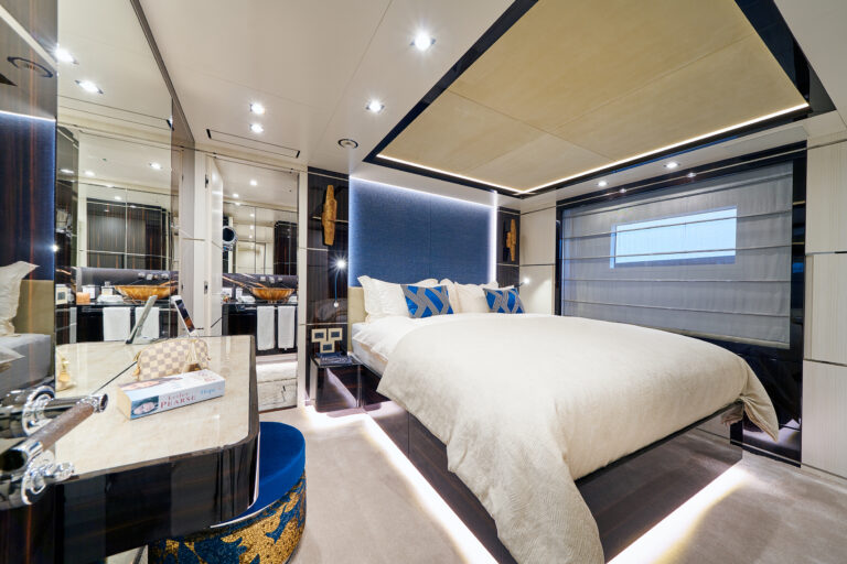 Double Cabin With Vanity