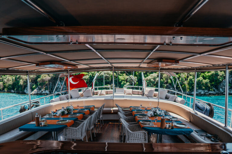 Exterior Dining Area Aft