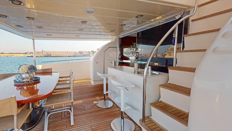 Main deck aft