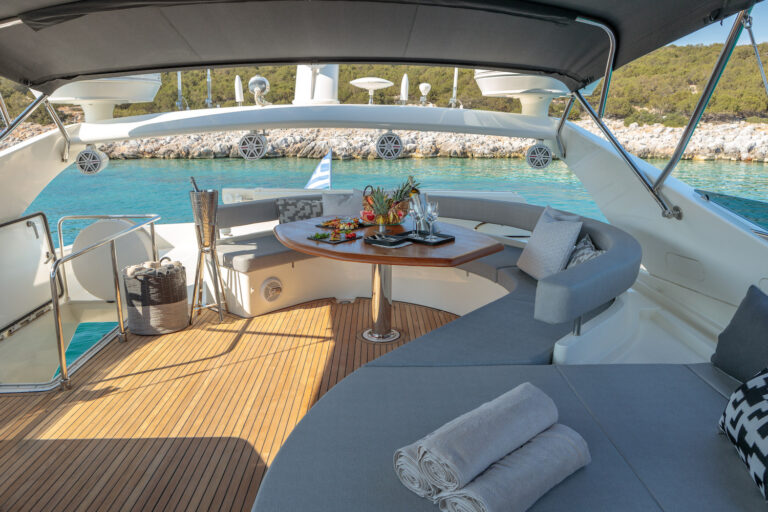 Flybridge - Aft