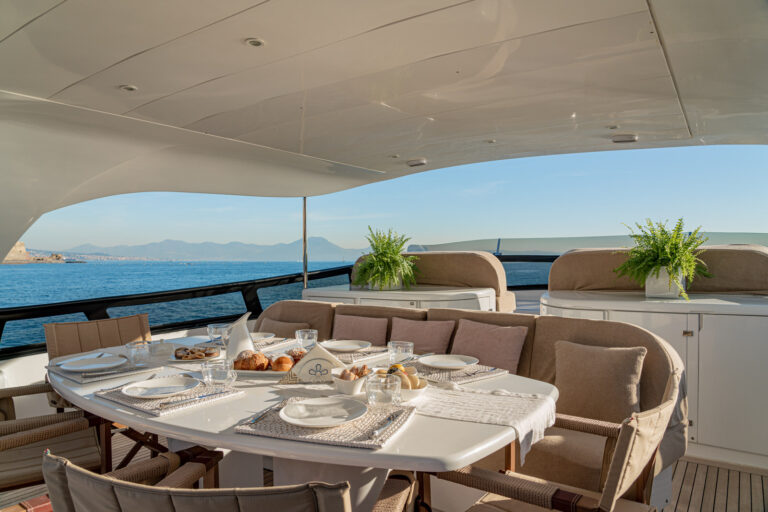 Flybridge - Alfresco Dining