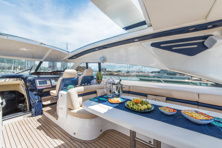 Flybridge Alfresco Dining