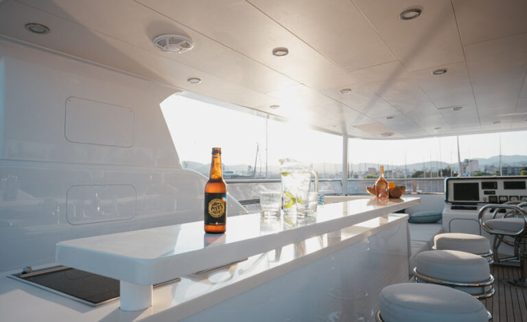 Flybridge Bar