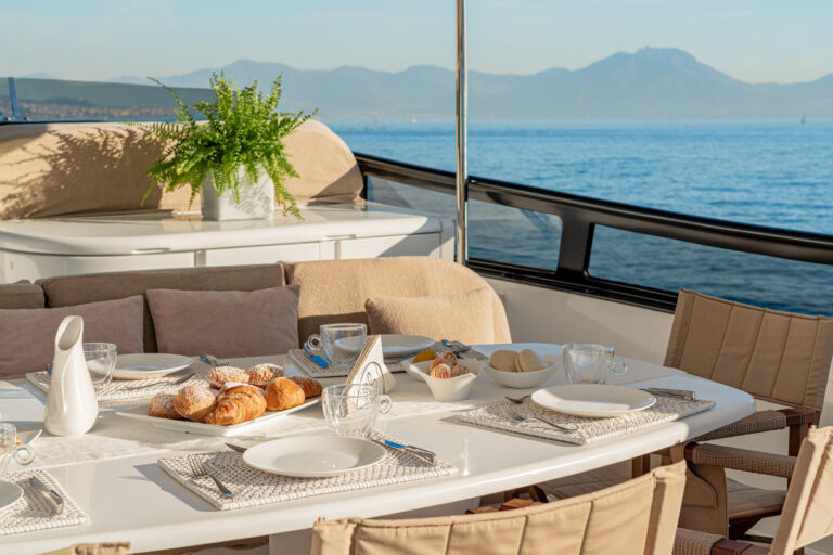 Flybridge - Breakfast